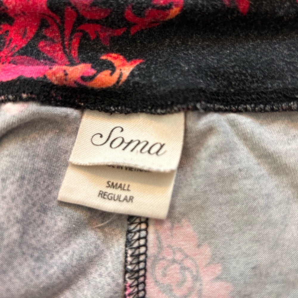 Soma Black Purple & Red Women’s PJ Set
Long Sleeves w Pants
Size S - Picture 5 of 8